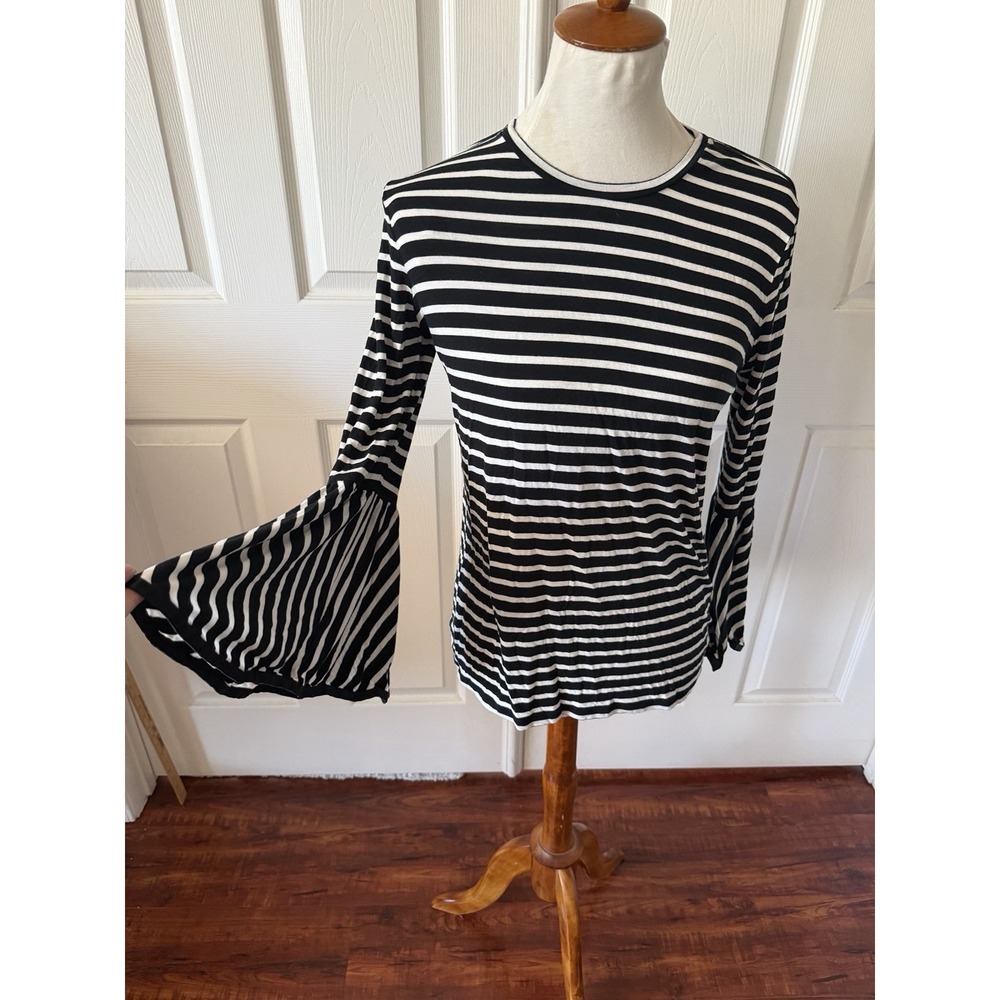 Maette Womens Med Black White Stripe Bell Sleeve Top Long Sleeve Minimalist